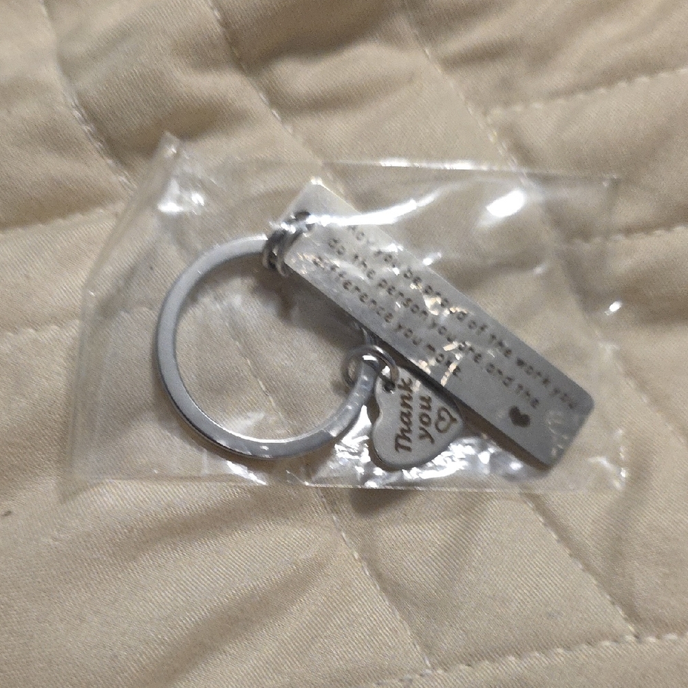Source Unknown Silver Keychain with Heart Charm